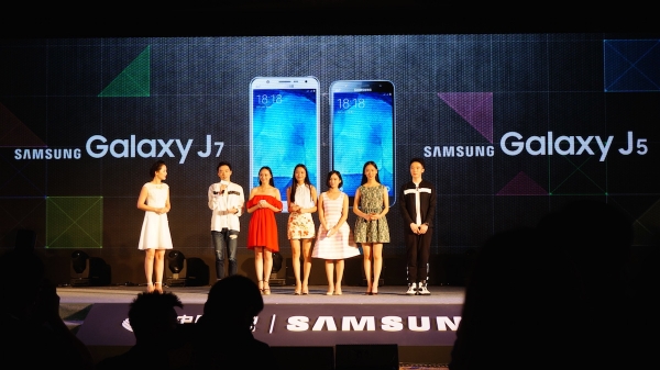 前置閃光燈，認識一下三星低端機 Galaxy J 吧